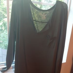 American Eagle sleeve shirt
